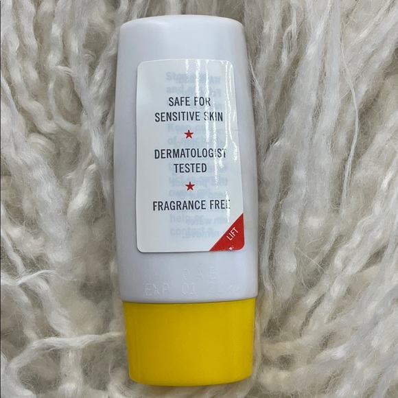 First Aid Beauty Weightless Liquid Mineral SPF 30 - Picture 3 of 7